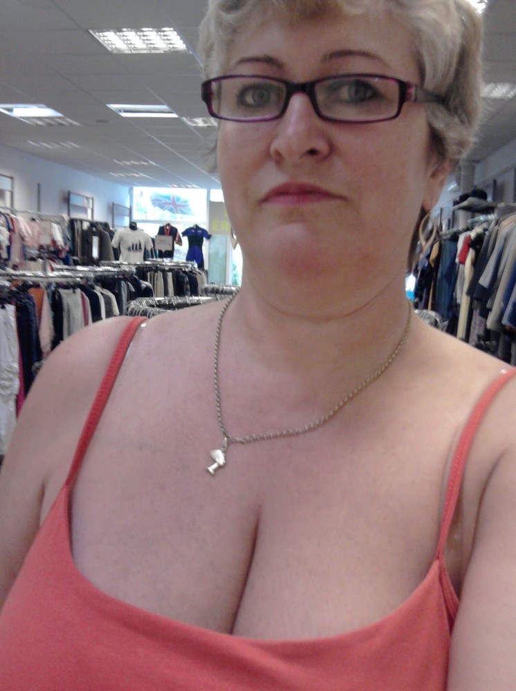 saggy matures cleavage 105 all with glasses upskirtporn