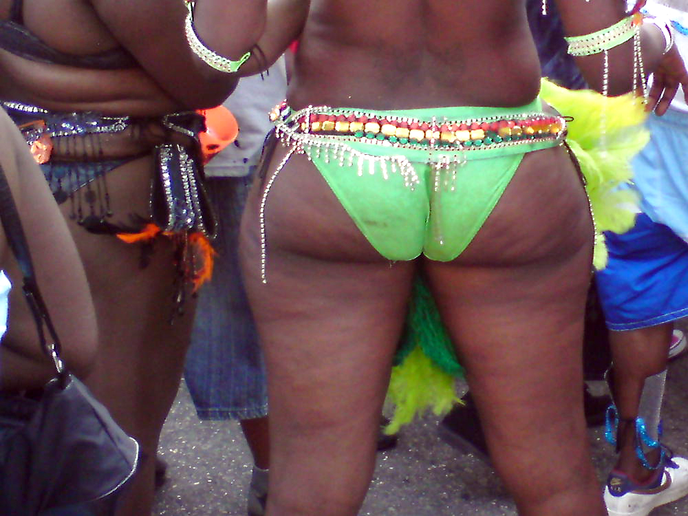 Huge black ass in green shorts, public voyeur xxx pictures